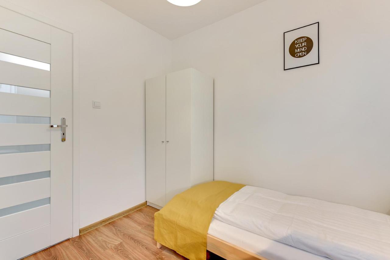 Pokoje Gdansk Zaspa - Pilotow 5A Apartment Exterior photo